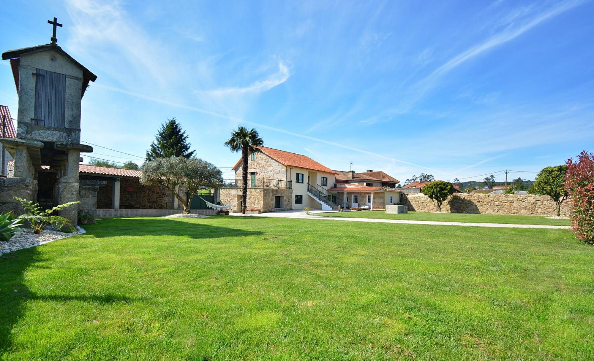 Galihost - Casa Con Enorme Jardin En Cambados Villa Exterior photo