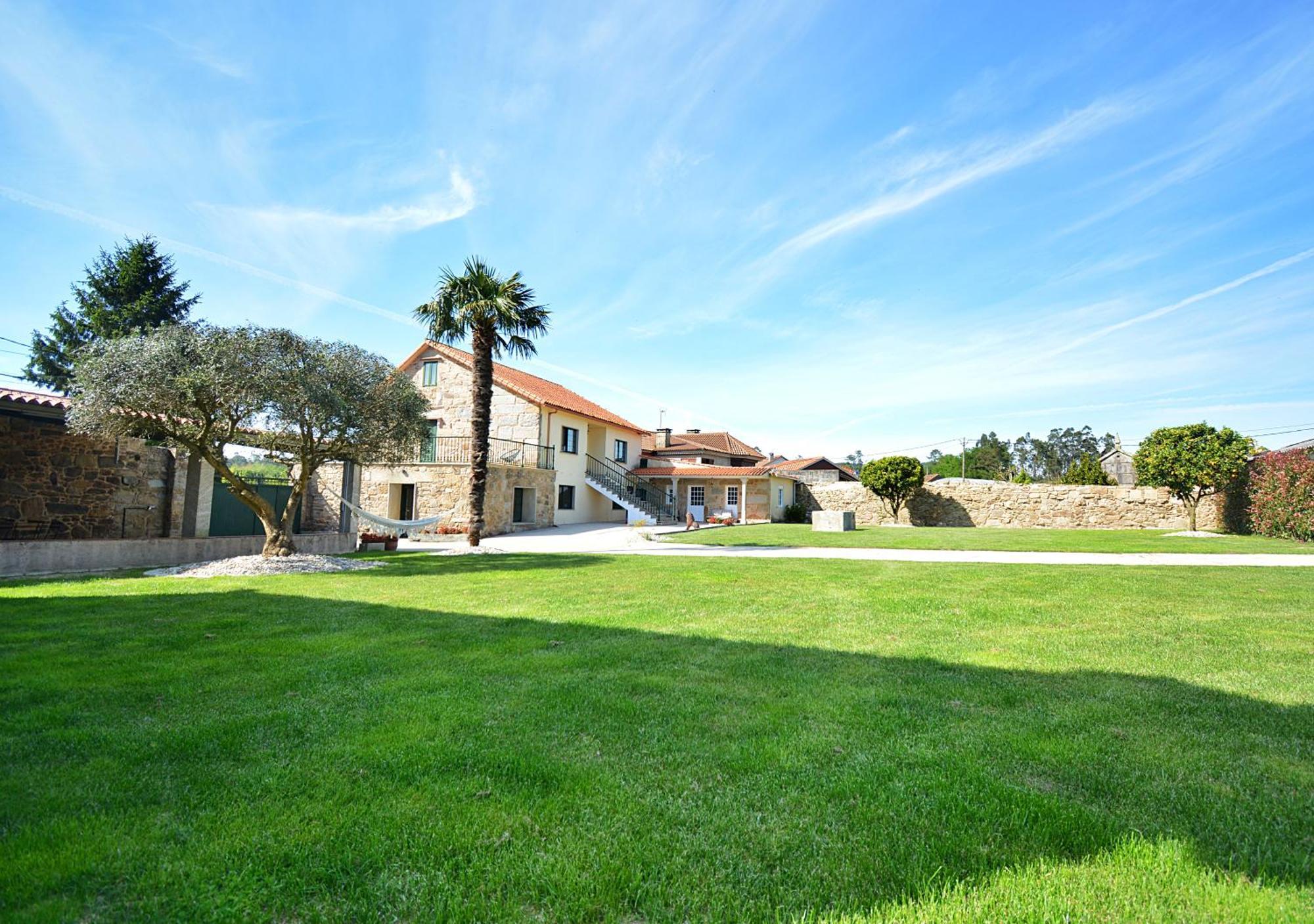 Galihost - Casa Con Enorme Jardin En Cambados Villa Exterior photo
